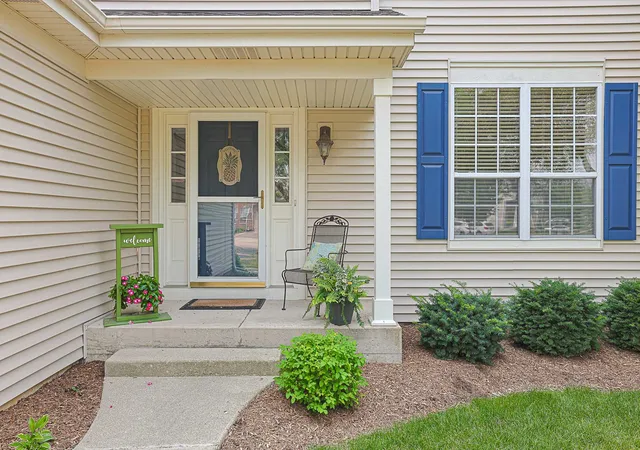 Photo 4 of Single family home for sale at 3105 Merrywell Ct, Carpentersville, IL 60110 | MLS# 12707889 | Listing updated on 2026-09-15