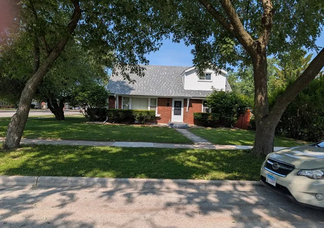Photo 1 of Single family home for sale at 10754 Lyman Ave, Chicago Ridge, IL 60415 | MLS# 12708245 | Listing updated on 2026-09-27