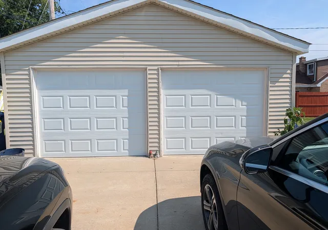 Photo 2 of Single family home for sale at 10754 Lyman Ave, Chicago Ridge, IL 60415 | MLS# 12708245 | Listing updated on 2026-09-27