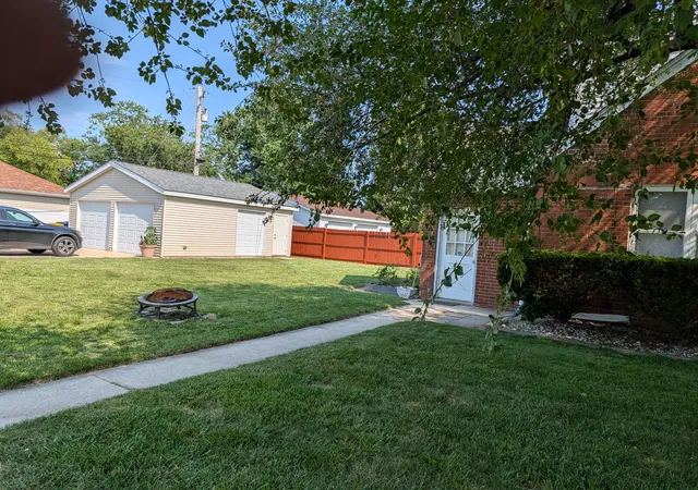 Photo 3 of Single family home for sale at 10754 Lyman Ave, Chicago Ridge, IL 60415 | MLS# 12708245 | Listing updated on 2026-10-15