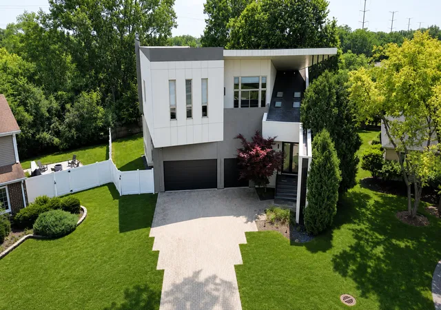 Photo 1 of Single family home for sale at 220 Astor Pl, Northbrook, IL 60062 | MLS# 12708335 | Listing updated on 2026-09-09