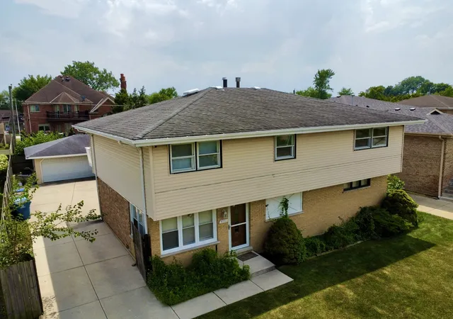 Photo 2 of Single family home for sale at 5711 W 87th Place, Oak Lawn, IL 60453 | MLS# 12709030 | Listing updated on 2026-09-11