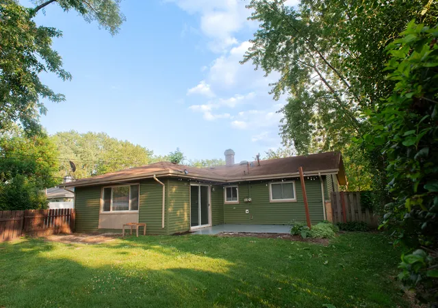 Photo 3 of Single family home for sale at 530 Maywood Ln, Hoffman Estates, IL 60169 | MLS# 12709055 | Listing updated on 2026-09-15