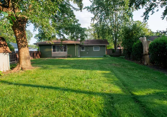 Photo 4 of Single family home for sale at 530 Maywood Ln, Hoffman Estates, IL 60169 | MLS# 12709055 | Listing updated on 2026-09-15