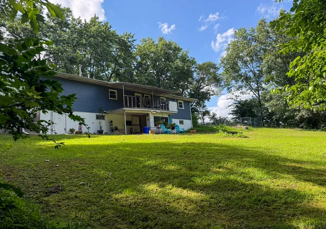 Photo 2 of Single family home for sale at 800 Shady Acres Ln, Quincy, IL 62305 | MLS# 12709674 | Listing updated on 2026-09-09