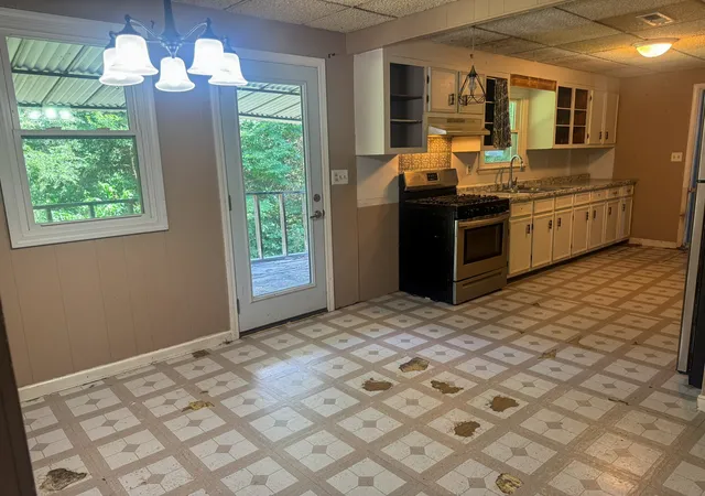 Photo 4 of Single family home for sale at 800 Shady Acres Ln, Quincy, IL 62305 | MLS# 12709674 | Listing updated on 2026-09-09