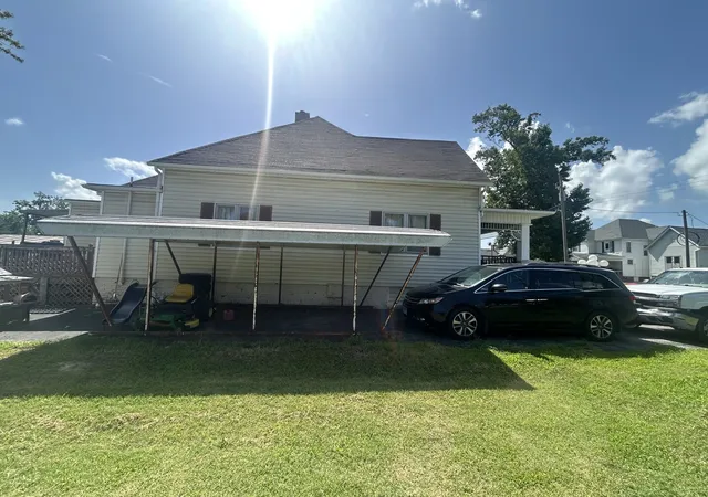 Photo 3 of Single family home for sale at 107 W Lincoln St, Harrisburg, IL 62946 | MLS# 12709732 | Listing updated on 2026-09-15