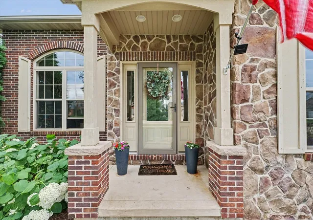 Photo 3 of Single family home for sale at 1203 White Oak Rd, Mahomet, IL 61853 | MLS# 12710360 | Listing updated on 2026-09-25