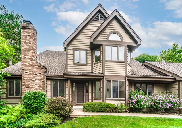 Photo 2 of Townhouse for sale at 1902 Forest Crk Ln #1902, Libertyville, IL 60048 | MLS# 12710891 | Listing updated on 2026-09-09