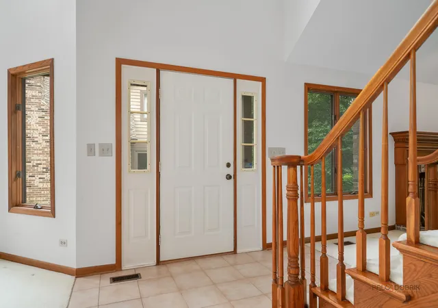 Photo 3 of Townhouse for sale at 1902 Forest Crk Ln #1902, Libertyville, IL 60048 | MLS# 12710891 | Listing updated on 2026-09-09
