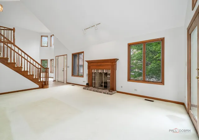 Photo 4 of Townhouse for sale at 1902 Forest Crk Ln #1902, Libertyville, IL 60048 | MLS# 12710891 | Listing updated on 2026-09-09