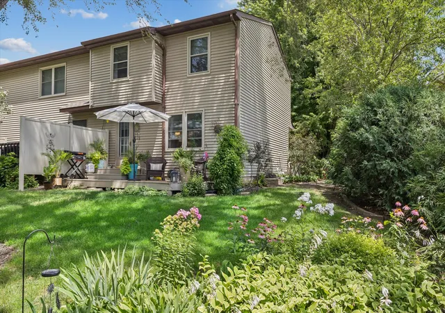 Photo 3 of Townhouse for sale at 825 Brookview Dr, De Witt, IA 52742 | MLS# 12712820 | Listing updated on 2026-10-27