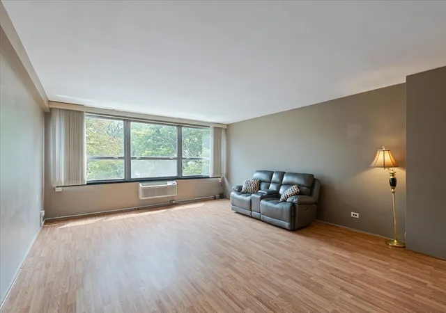 Photo 3 of Townhouse for sale at 5530 S South Shore Dr #3B, Chicago, IL 60637 | MLS# 12713257 | Listing updated on 2026-09-09