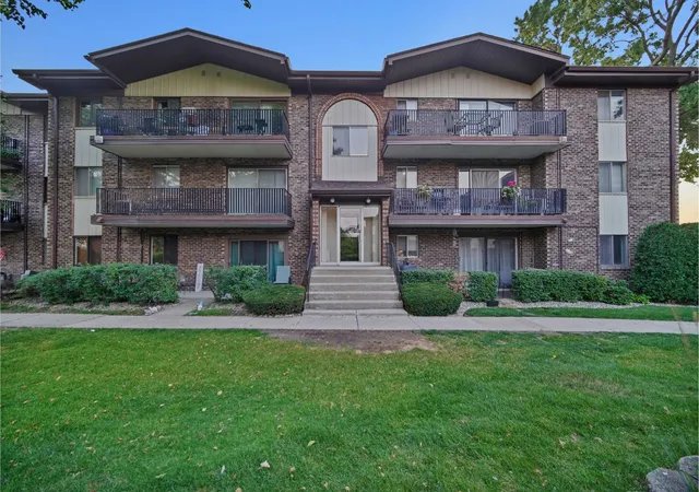Photo 2 of Condo for sale at 13911 James Dr #1011, Crestwood, IL 60418 | MLS# 12713308 | Listing updated on 2026-09-13