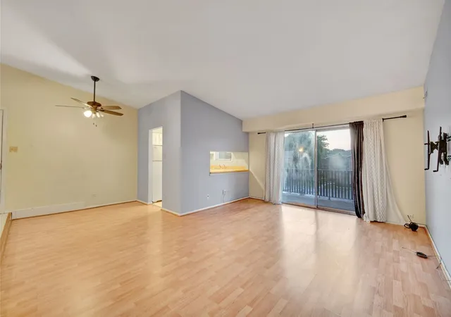 Photo 4 of Condo for sale at 13911 James Dr #1011, Crestwood, IL 60418 | MLS# 12713308 | Listing updated on 2026-09-13
