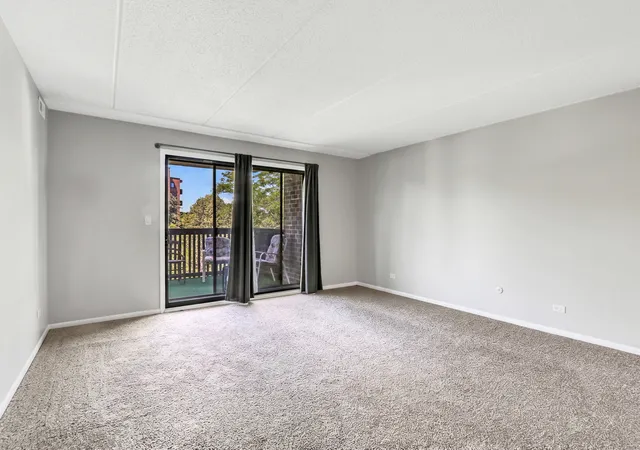 Listing Photo 5 - Condo for sale in building located at 917 Vose Dr, Gurnee, IL 60031 - Unit #405