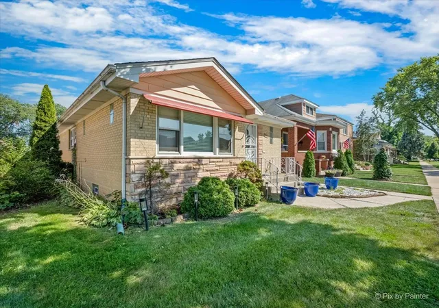 Photo 2 of Single family home for sale at 743 Newcastle Ave, Westchester, IL 60154 | MLS# 12713762 | Listing updated on 2026-09-30