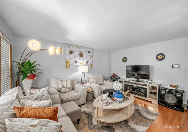 Photo 4 of Single family home for sale at 743 Newcastle Ave, Westchester, IL 60154 | MLS# 12713762 | Listing updated on 2026-09-30