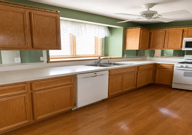 Photo 3 of Townhouse for sale at 7702 Northfield Ln, Tinley Park, IL 60487 | MLS# 12713899 | Listing updated on 2026-09-11