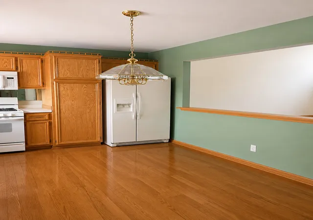 Photo 4 of Townhouse for sale at 7702 Northfield Ln, Tinley Park, IL 60487 | MLS# 12713899 | Listing updated on 2026-09-11