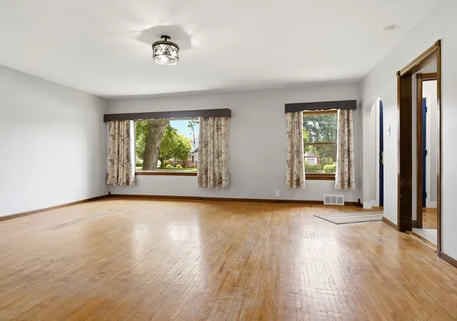 Photo 4 of Single family home for sale at 1426 E Morrell St, Streator, IL 61364 | MLS# 12714219 | Listing updated on 2026-10-11