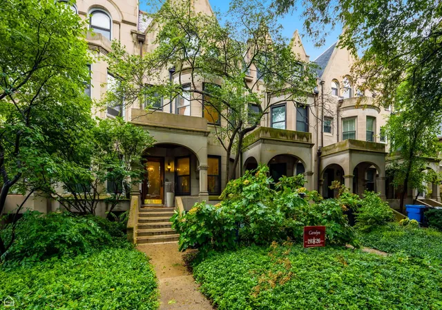 Photo 2 of Sale Pending at 5801 S Blackstone Ave, Chicago, IL 60637 | MLS# 12714609 | Listing updated on 2026-09-14