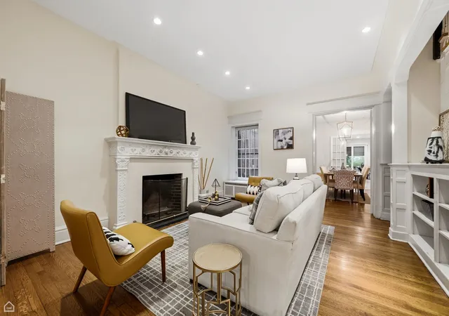 Photo 4 of Sale Pending at 5801 S Blackstone Ave, Chicago, IL 60637 | MLS# 12714609 | Listing updated on 2026-09-14