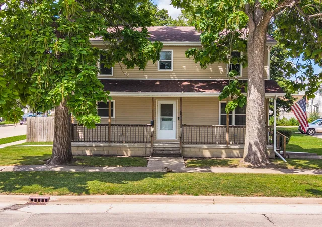Photo 2 of Single family home for sale at 521 W Water St, Pontiac, IL 61764 | MLS# 12714616 | Listing updated on 2026-09-15