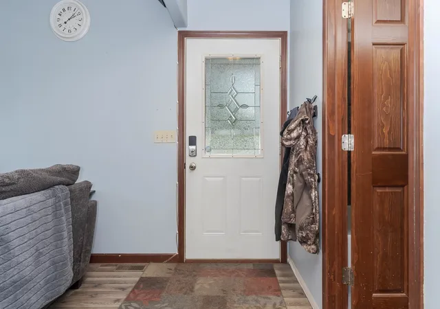 Photo 3 of Single family home for sale at 521 W Water St, Pontiac, IL 61764 | MLS# 12714616 | Listing updated on 2026-10-28