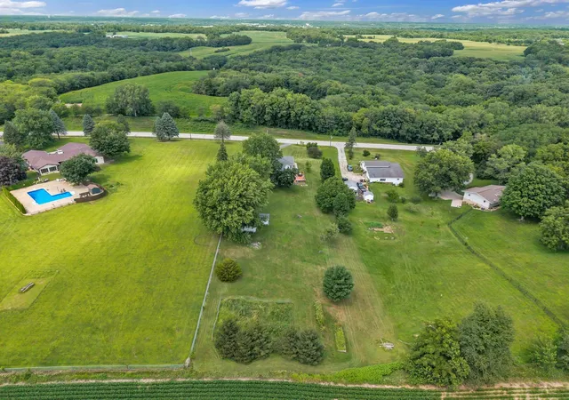 Photo 3 of Single family home for sale at 6912 106th Avenue, Milan, IL 61264 | MLS# 12714647 | Listing updated on 2026-10-07