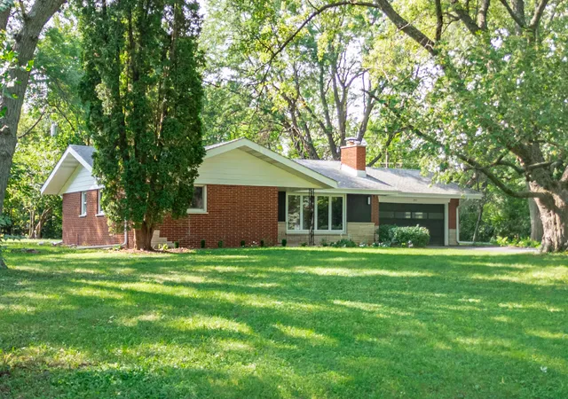Photo 1 of Single family home for sale at 2815 Skyline Dr, Crystal Lake, IL 60012 | MLS# 12714749 | Listing updated on 2026-09-15