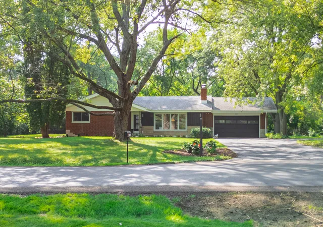 Photo 2 of Single family home for sale at 2815 Skyline Dr, Crystal Lake, IL 60012 | MLS# 12714749 | Listing updated on 2026-09-15