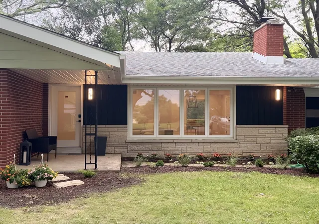 Photo 3 of Single family home for sale at 2815 Skyline Dr, Crystal Lake, IL 60012 | MLS# 12714749 | Listing updated on 2026-09-15