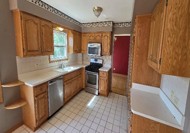 Photo 3 of Sale Pending at 3533 Fairway Ct, Crete, IL 60417 | MLS# 12714807 | Listing updated on 2026-09-11
