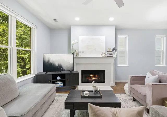 Photo 3 of Sale Pending at 1417 W Huron St #3E, Chicago, IL 60642 | MLS# 12714897 | Listing updated on 2026-10-09