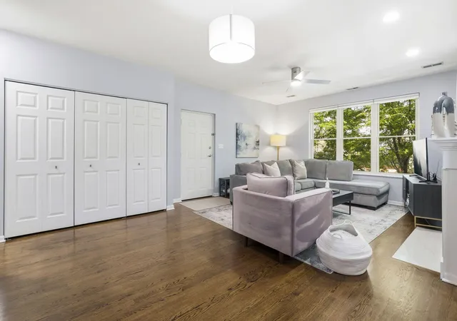Photo 4 of Sale Pending at 1417 W Huron St #3E, Chicago, IL 60642 | MLS# 12714897 | Listing updated on 2026-10-09