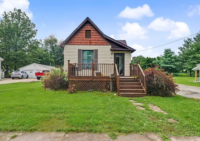 Photo 1 of Single family home for sale at 350 S Elm St, Paxton, IL 60957 | MLS# 12714908 | Listing updated on 2026-09-24