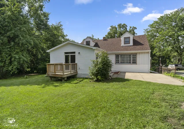 Photo 3 of Single family home for sale at 2103 Maple Rd, Joliet, IL 60432 | MLS# 12714921 | Listing updated on 2026-09-15