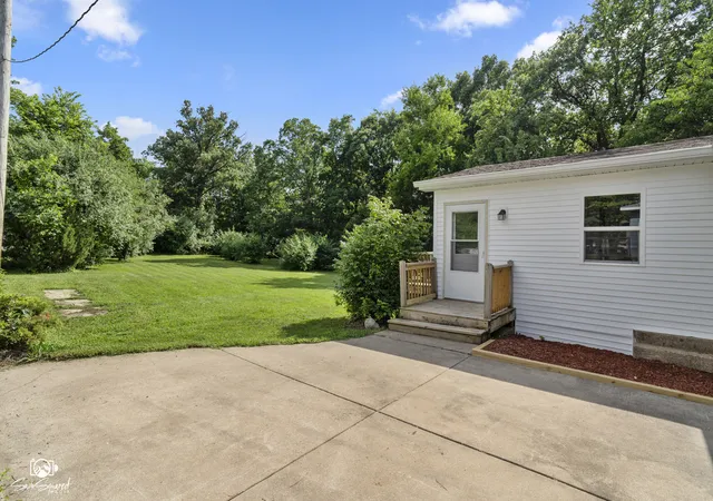 Photo 4 of Single family home for sale at 2103 Maple Rd, Joliet, IL 60432 | MLS# 12714921 | Listing updated on 2026-09-15
