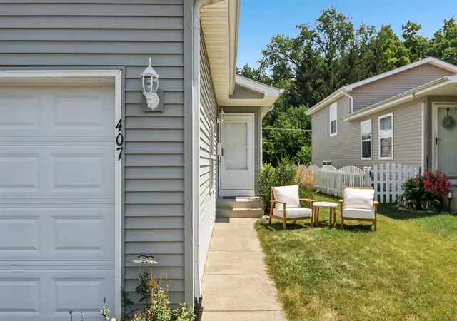 Photo 3 of Single family home for sale at 407 Grandview Dr, Round Lake Park, IL 60073 | MLS# 12715339 | Listing updated on 2026-09-15