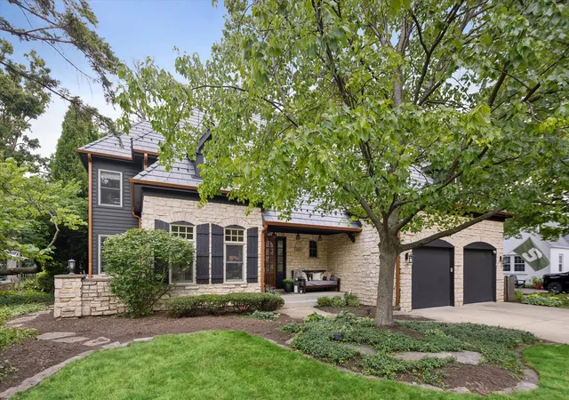 Photo 1 of Single family home for sale at 678 Oak St, Glen Ellyn, IL 60137 | MLS# 12715382 | Listing updated on 2026-09-14