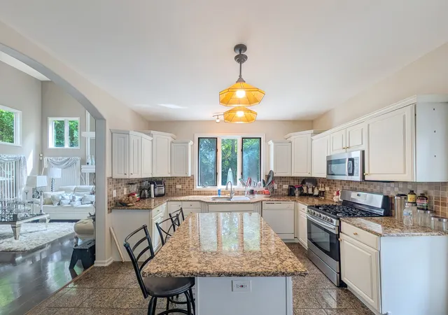 Photo 3 of Single family home for sale at 3811 River Rd, Hazel Crest, IL 60429 | MLS# 12715988 | Listing updated on 2026-10-05
