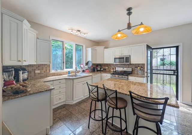 Photo 3 of Single family home for sale at 3811 River Rd, Hazel Crest, IL 60429 | MLS# 12715988 | Listing updated on 2026-10-05