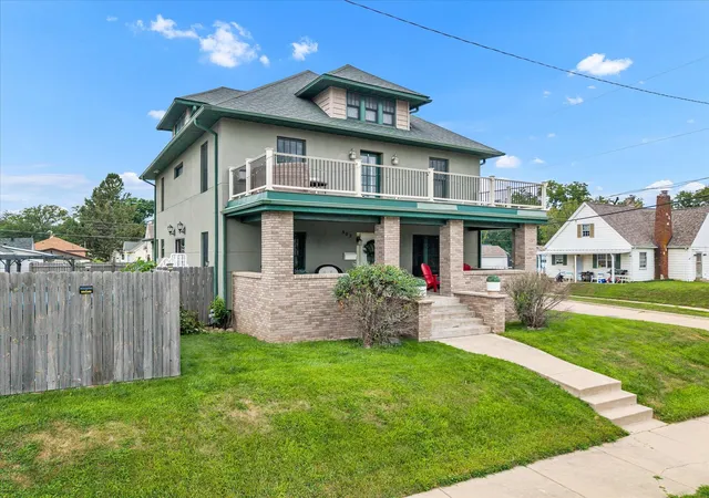 Photo 3 of Single family home for sale at 302 9th Street, Silvis, IL 61282 | MLS# 12716697 | Listing updated on 2026-09-15