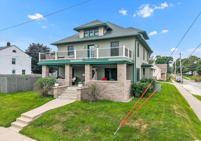 Photo 3 of Single family home for sale at 302 9th Street, Silvis, IL 61282 | MLS# 12716697 | Listing updated on 2026-09-15