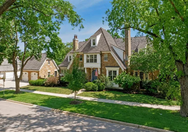 Single family home for sale at 401 S Lincoln St, Hinsdale, IL 60521 | MLS# 12716824
