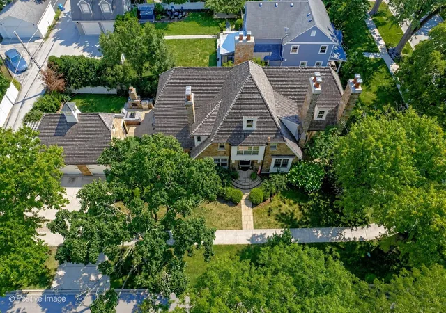 Photo 2 of Single family home for sale at 401 S Lincoln St, Hinsdale, IL 60521 | MLS# 12716824 | Listing updated on 2026-09-18