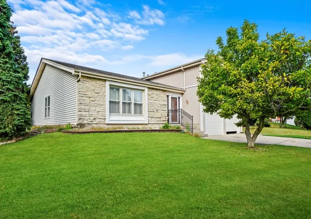 Photo 2 of Single family home for sale at 304 Sutherland Ln, Bloomingdale, IL 60108 | MLS# 12716865 | Listing updated on 2026-09-14
