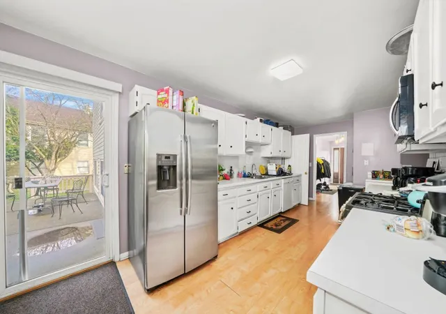 Photo 3 of Single family home for sale at 304 Sutherland Ln, Bloomingdale, IL 60108 | MLS# 12716865 | Listing updated on 2026-09-14