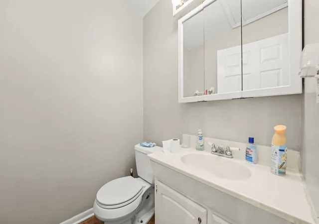 Photo 3 of Single family home for sale at 304 Sutherland Ln, Bloomingdale, IL 60108 | MLS# 12716865 | Listing updated on 2026-10-29
